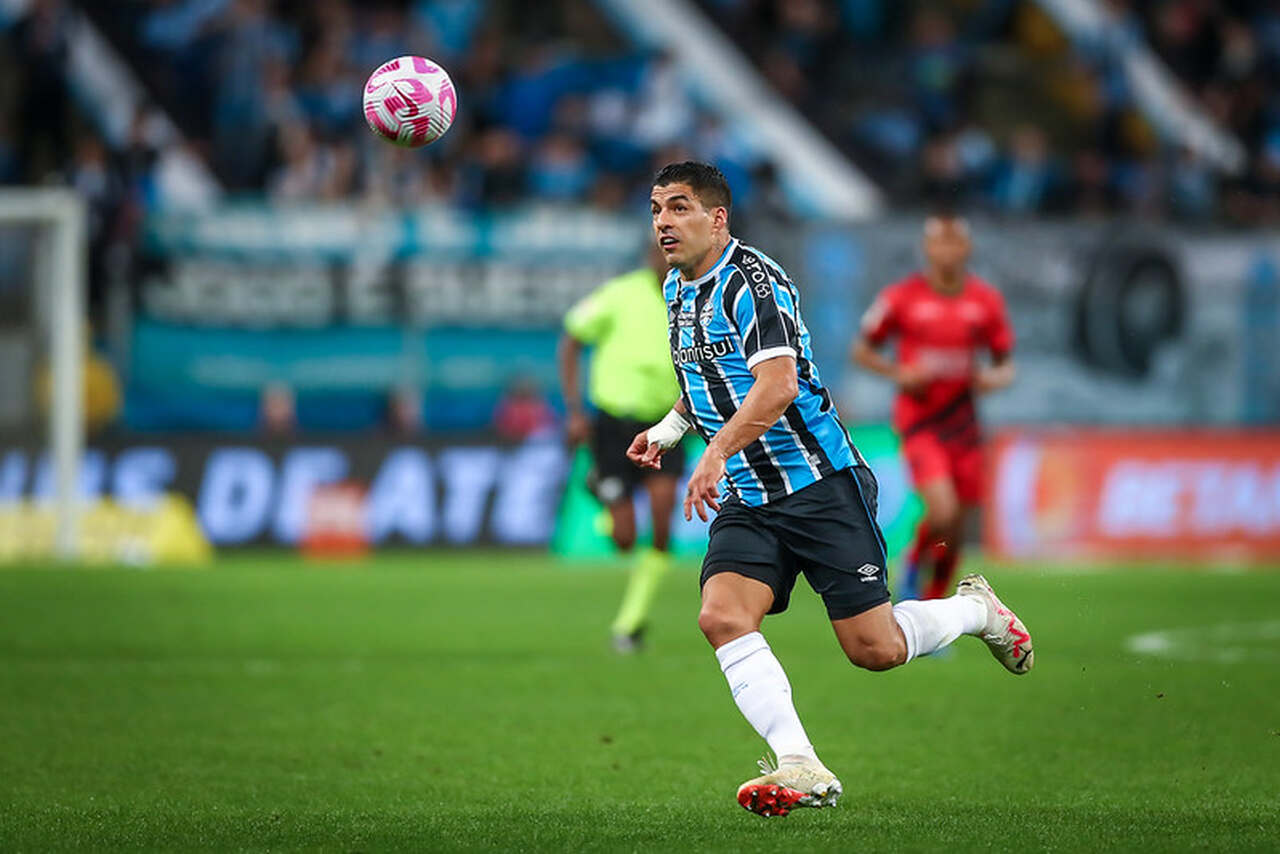 Após erro em estreia, Wesley se desculpa com torcedores do Grêmio