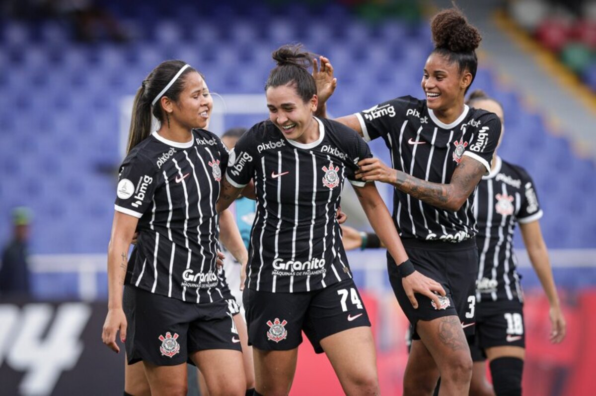 Libertadores Feminina: Corinthians bate Inter nos pênaltis e enfrenta  Palmeiras na final