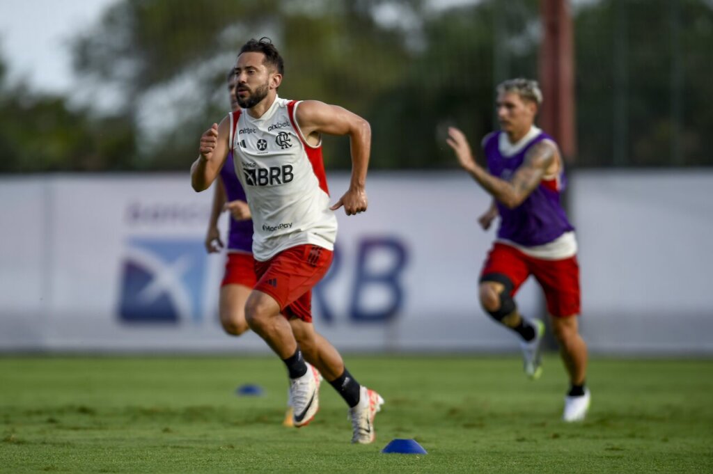 Flamengo planeja treinos no Ninho do Urubu antes de viagem aos EUA