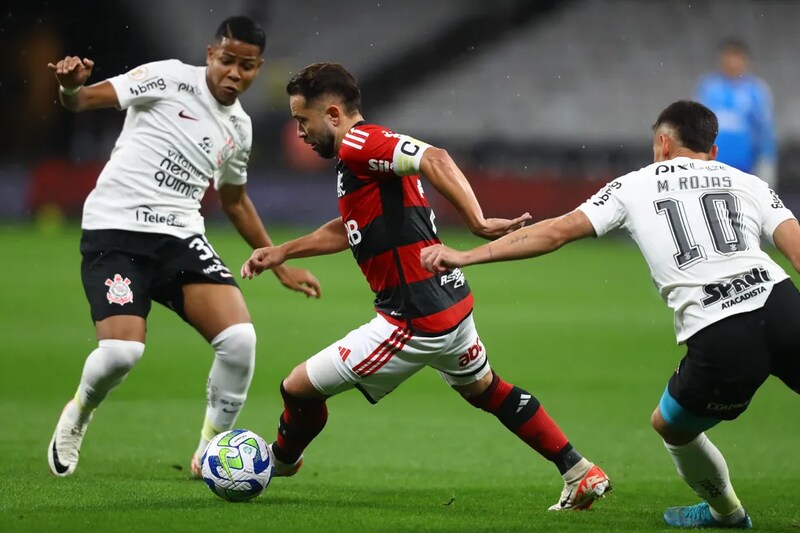 Meia do Flamengo faz balanço da temporada nas redes sociais