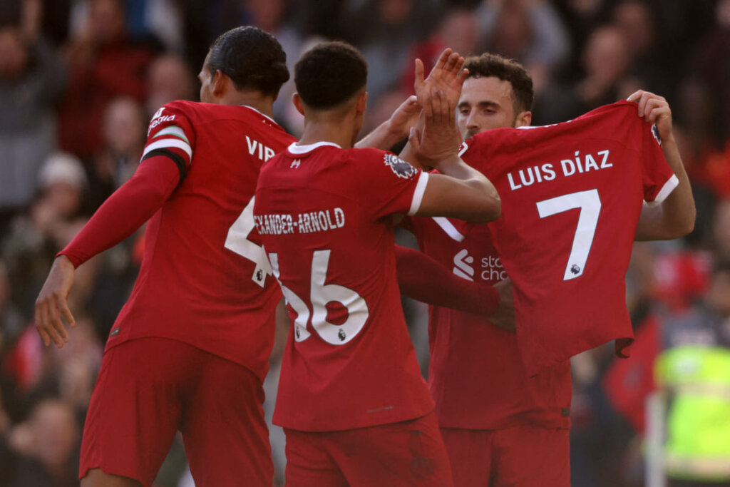 Liverpool e Fulham medem forças na semifinal da Copa da Liga Inglesa