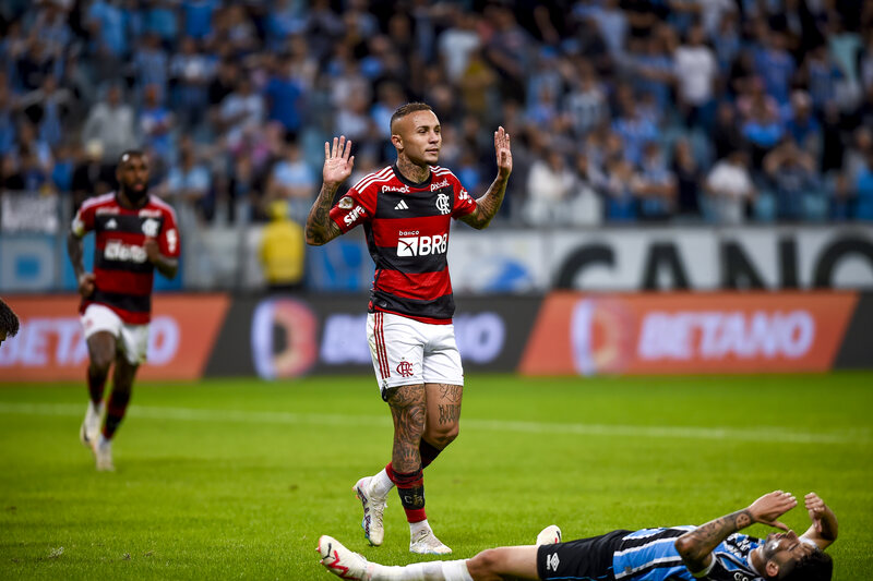 Everton Cebolinha marca um golaço, mas não impede derrota do Flamengo
