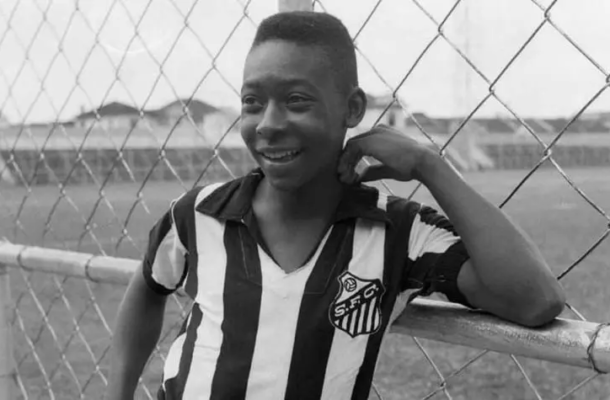 Foto: Acervo Histórico/Palmeiras - Legenda: Pelé atuou por Santos, Cosmos e Seleção Brasileira em sua carreira