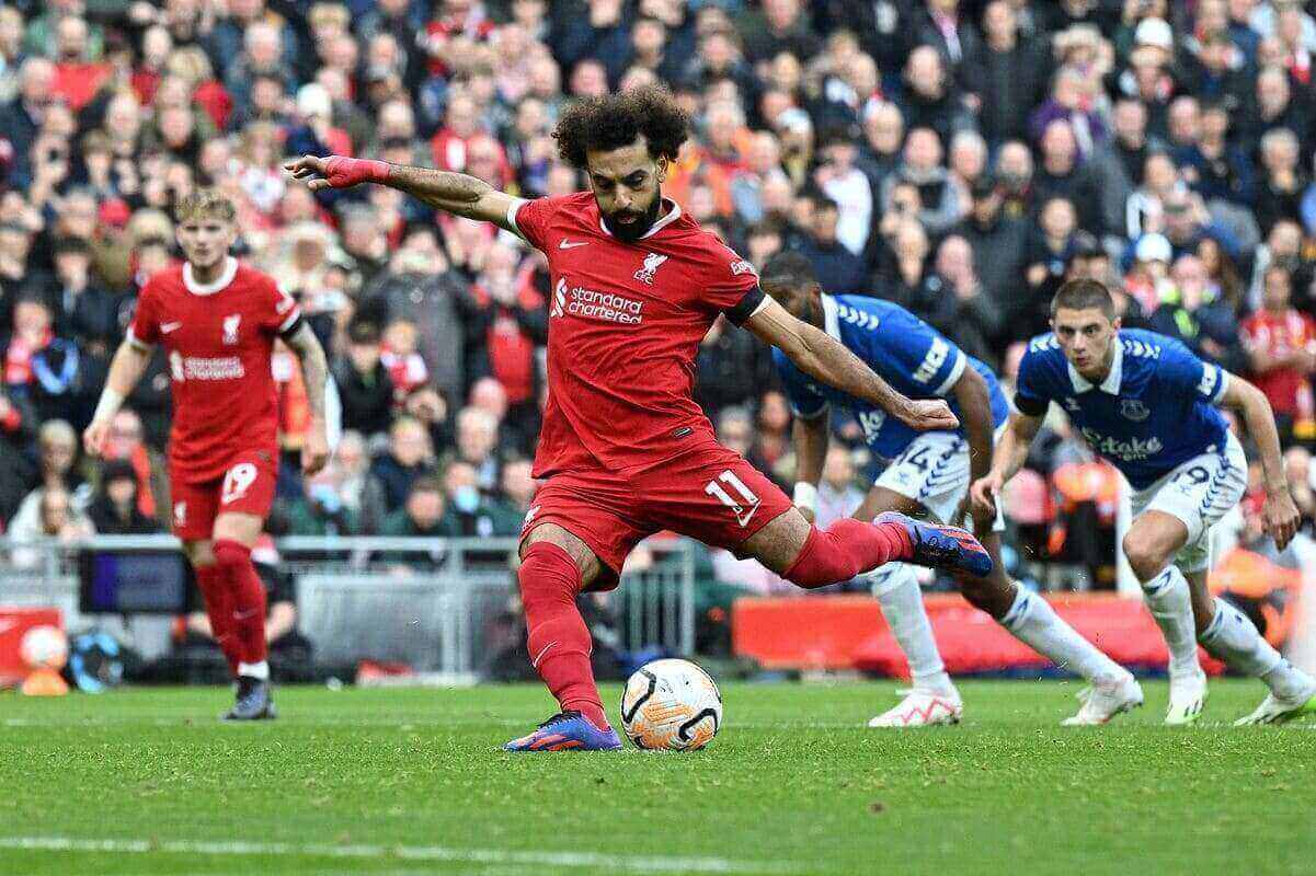 Campeonato inglês: Salah faz dois e Liverpool derrota Everton