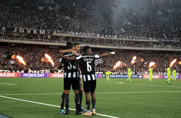 Foto: Vitor Silva/Botafogo - Legenda: Botafogo teve attos e baixos e terminou frustrado no Brasileirão 