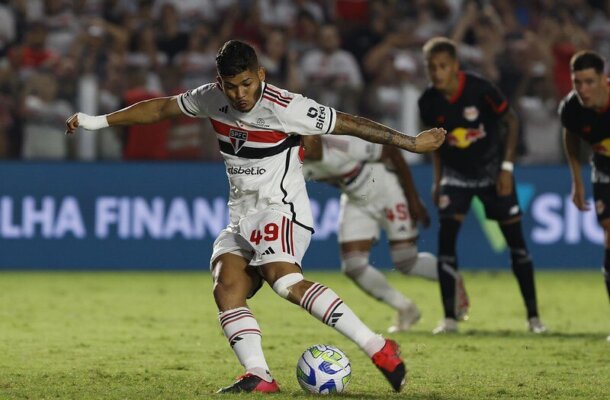 Foto: Rubens Chiri/saopaulofc.net - Legenda: Erison deixa o São Paulo após 19 jogos e três gols