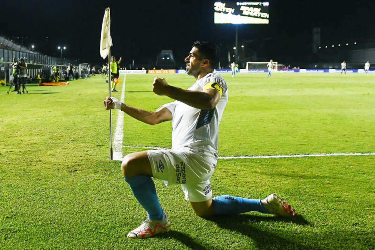 Grêmio fatura alto com venda de camisas autografadas por Luis Suárez; veja  valores