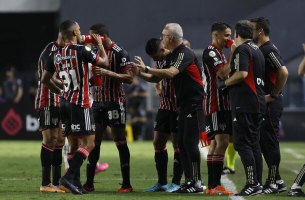 Foto: Rubens Chiri/Saopaulofc.net - Legenda: São Paulo vai para 2024 com time-base garantido