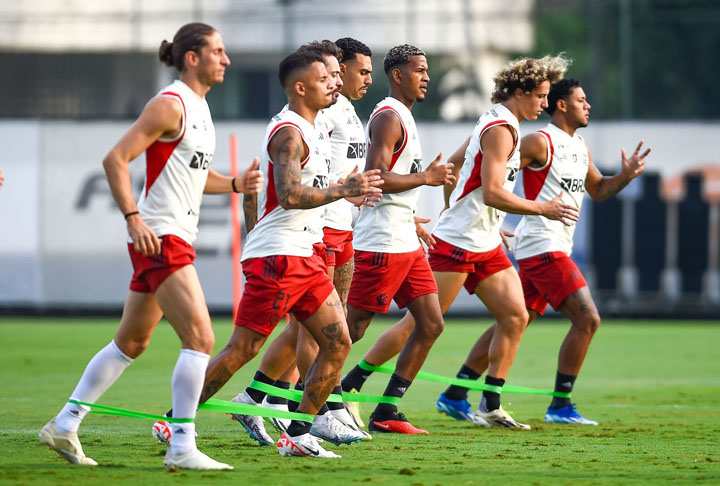 Flamengo e Bragantino medem forças no Brasileirão