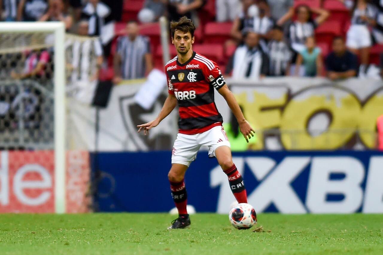 Rodrigo Caio relembra passagem pelo Flamengo: 'Foi algo surreal'Jogada ...