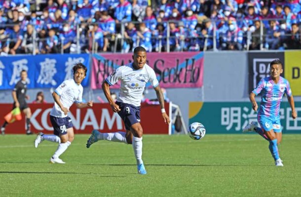 Foto: Divulgação/Yokohama FC - Legenda: Ryan se despede do Yokohama FC 