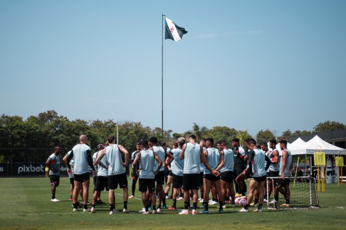 Vasco: Medel sofre amarelo e vai jogar contra o Cruzeiro