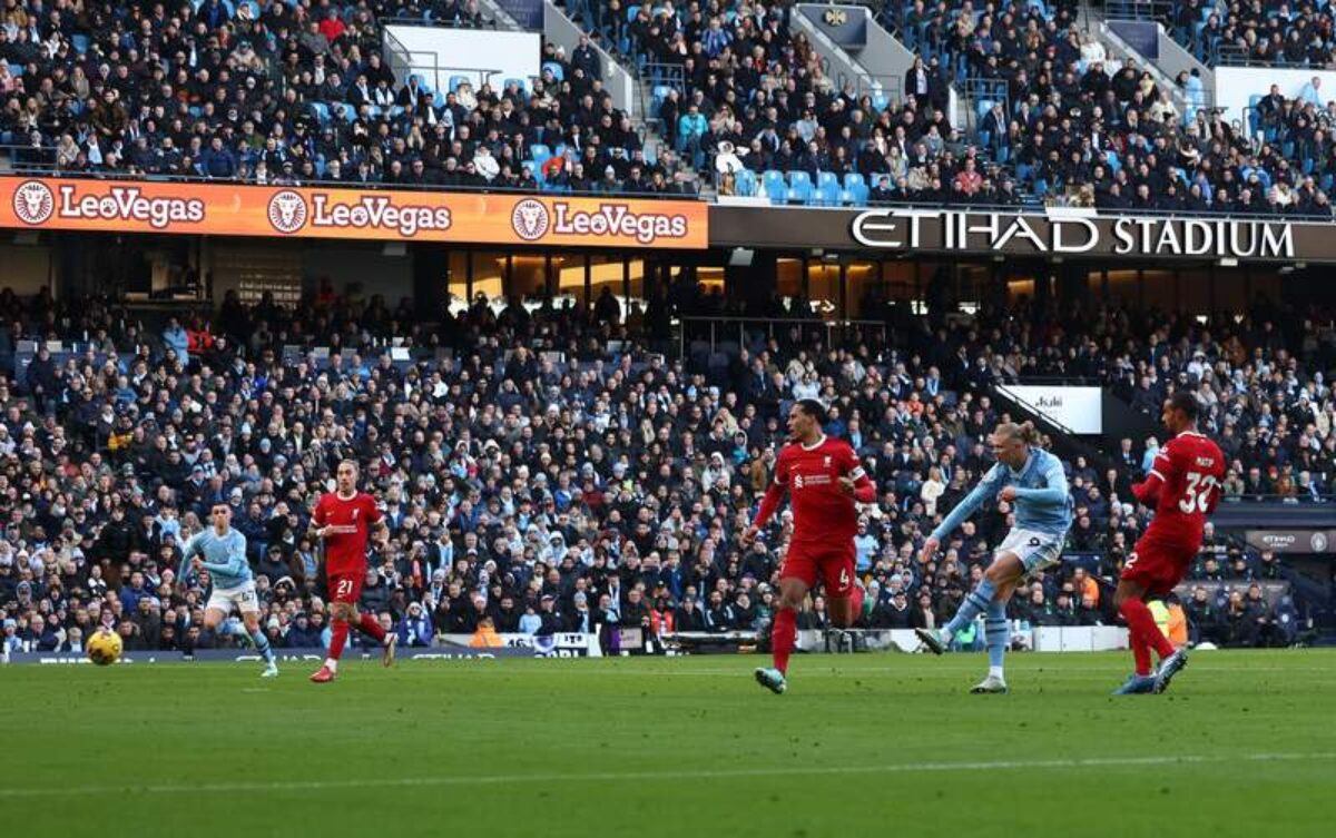 City não aproveita vantagem e cede empate ao Liverpool, mas continua líder  do Inglês - Gazeta Esportiva