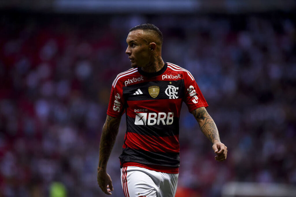 Atacante do Flamengo comenta sobre chegada de Tite
