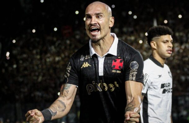 Foto: Leandro Amorim/Vasco - Legenda: Maicon durante partida do Vasco em São Januário