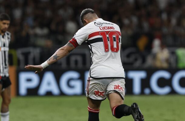 Foto: Rubens Chiri/saopaulofc.net - Legenda: Nova marca fará São Paulo rescindir com patrocinador atual