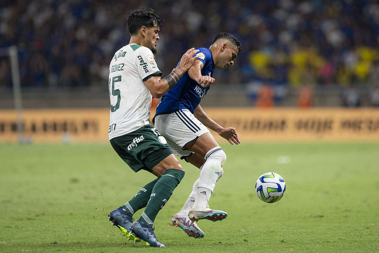 Cruzeiro estuda empréstimos de atacantes Wesley e Paulo Vitor