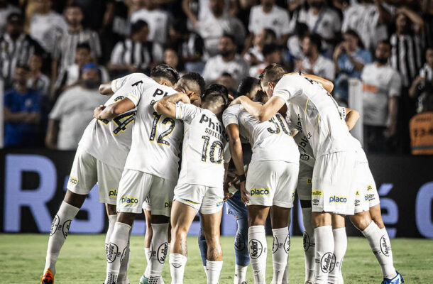 Foto: Reprodução de TV - Legenda: Torcida do Botafogo ficou irritada com o desempenho da equipe na reta final do Campeonato Brasileiro 