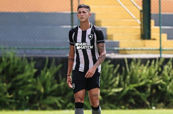 Foto: Arthur Barreto / Botafogo - Legenda: Dylan Talero em ação com a camisa do sub-20 do Botafogo 