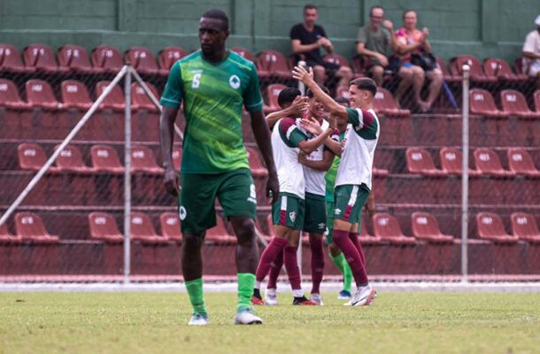 Foto: Leonardo Brasil/Fluminense FC - Legenda: Garotos do Flu venceram profissionais do Boavista