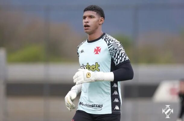 Foto: Rafael Ribeiro/Vasco - Legenda: Halls, do Vasco, desperta interesse do Vitória, que conquistou retorno à elite do futebol brasileiro