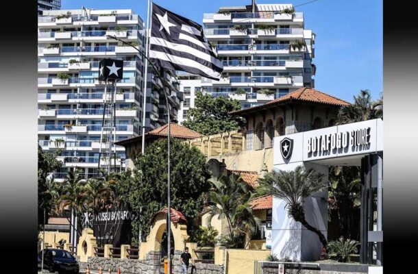 Foto: Divulgação/Botafogo - Legenda: Produtos oficiais do Botafogo estão à venda em General Severiano