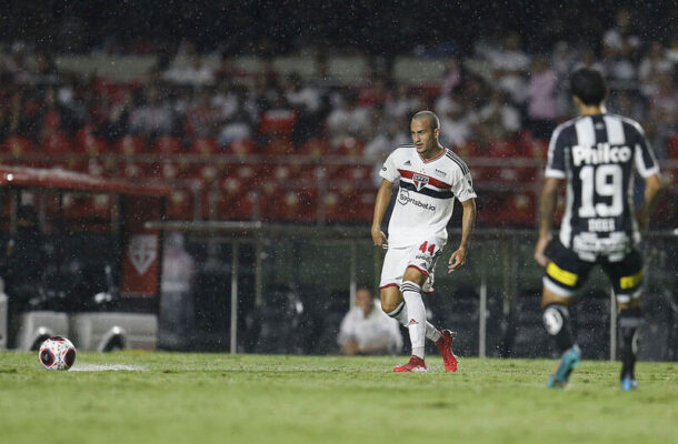 Foto: Paulo Pinto - Legenda: Matheus Belém deve renovar com o São Paulo