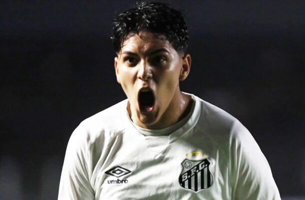 Foto: Flickr/Santos FC - Legenda: Promessa santista, Rodrigo Cezar tem apenas 17 anos