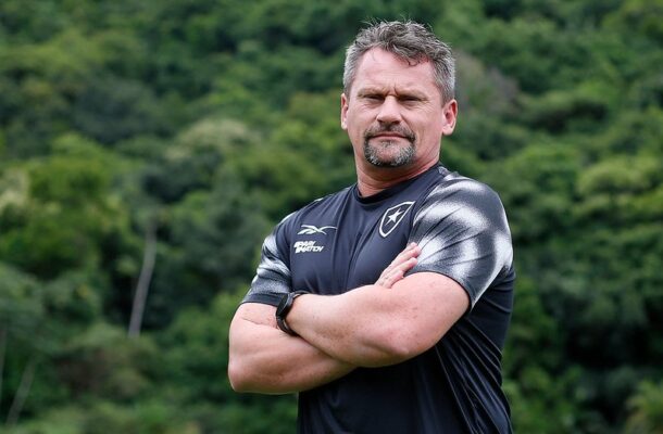  Foto: Vitor Silva/Botafogo - Legenda: Botafogo se reapresentou no Espaço Lonier