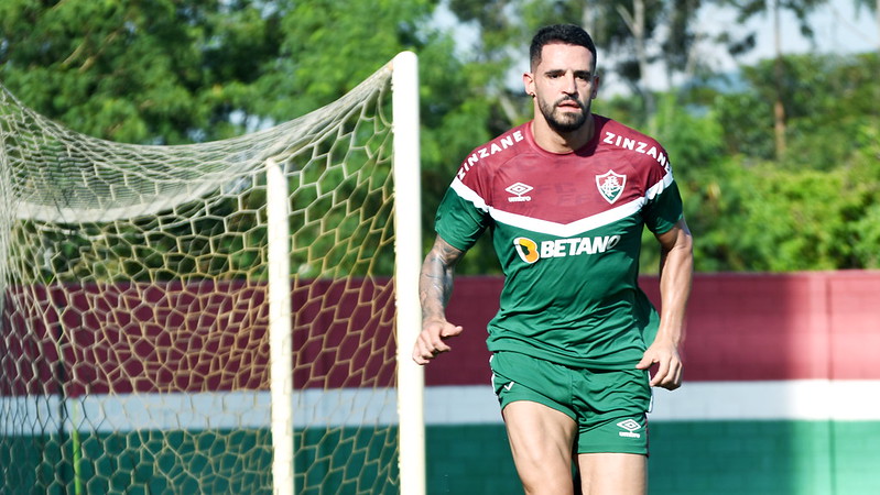 Reforço do Fluminense treina com bola no CT Carlos Castilho
