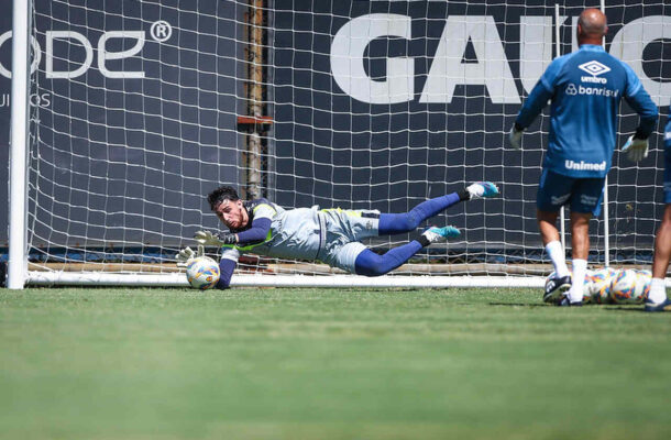 Foto: Lucas Uebel/Grêmio - Legenda: Agustin Marchesín treinou pela primeira vez no Grêmio - Foto: Lucas Uebel/Grêmio