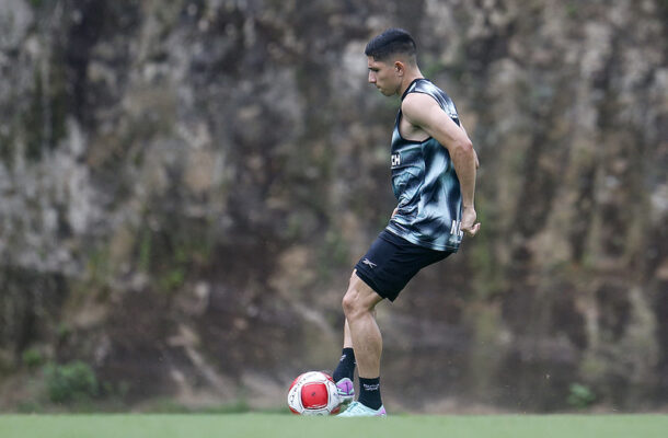 Foto: Vitor Silva/Botafogo - Legenda: Savarino é um dos reforços do Botafogo para 2024