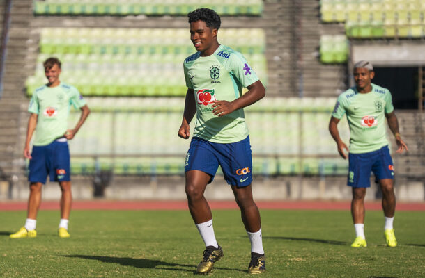 Foto: Leto Ribas/CBF - Legenda: Endrick durante treino da Seleção