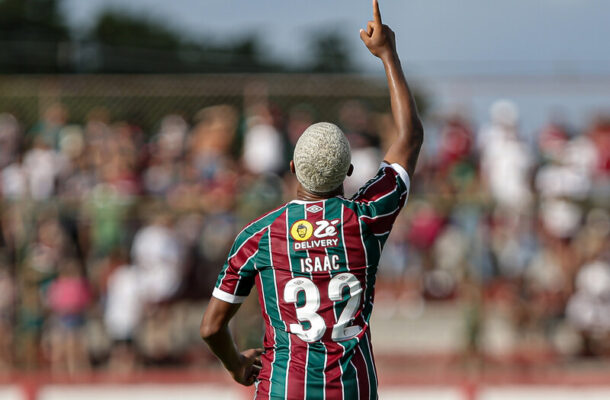 Foto: Lucas Merçon/FFC - Legenda: Joia do Fluminense marca seu primeiro gol no profissional