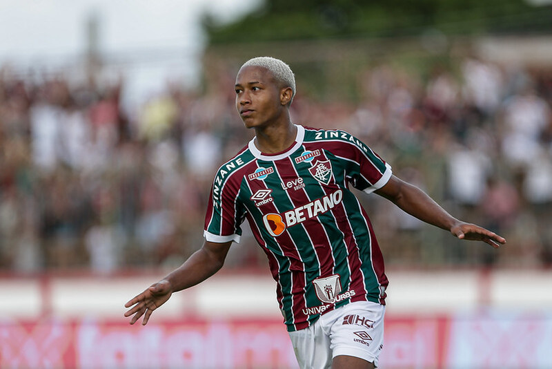 Joia do Fluminense marca seu primeiro gol no profissional