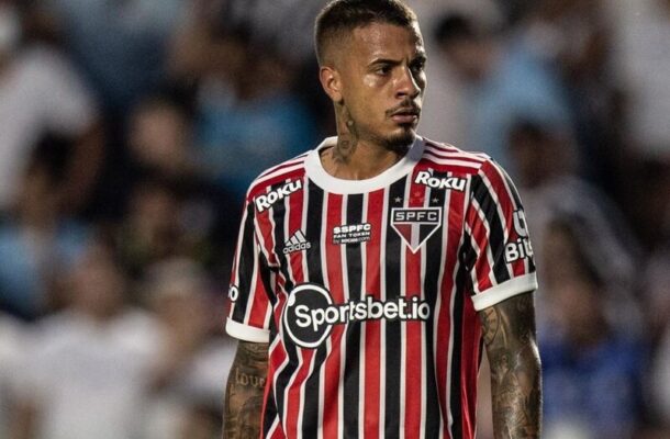 Foto: Rubens Chiri/São Paulo - Legenda: Costa não conseguiu ter sequência, mas deve iniciar a próxima temporada como titular