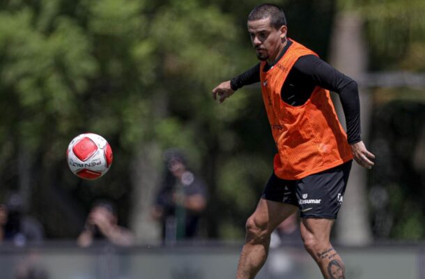 Foto: Rodrigo Coca/Ag. Corinthians - Legenda: Fagner é um dos potenciais titulares no começo de ano