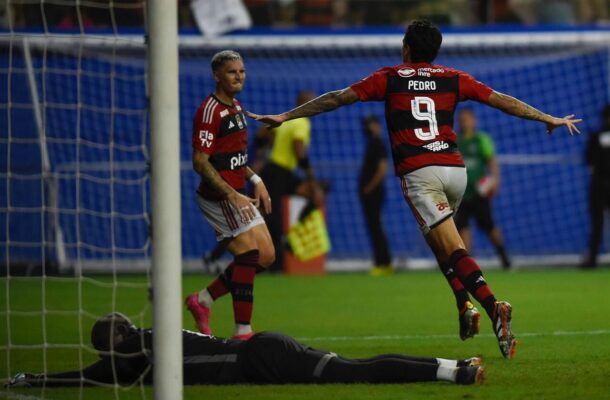 Foto: Marcelo Cortes/Flamengo - Legenda: Varela participou de dois gols em goleada sobre o Audax
