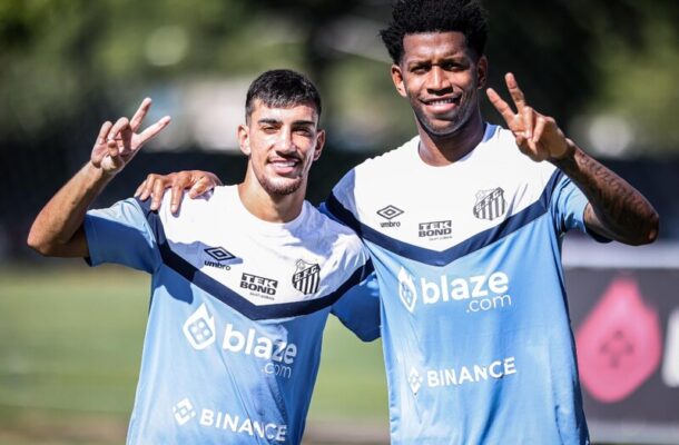 Foto: Reprodução /Santos TV - Legenda: Jogadores do Santos durante treinamento da equipe - Foto: Reprodução /Santos TV