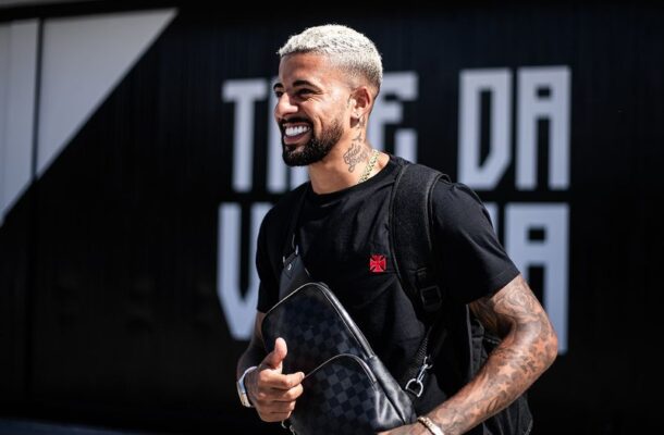 Foto: Leandro Amorim/Vasco - Legenda: Paulinho chegou em julho e reencontrou o amigo Léo no Vasco 