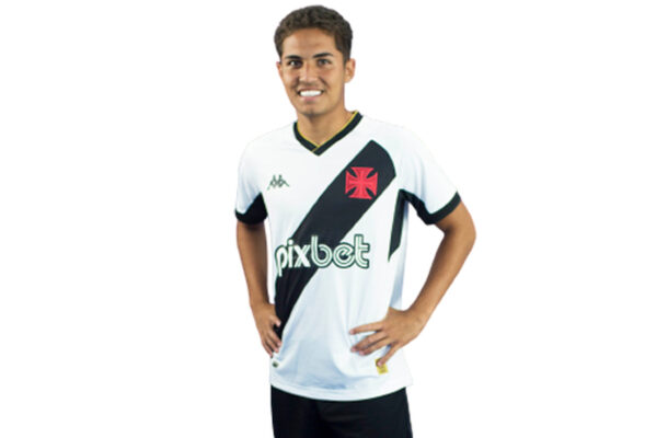 PAULINHO SILVA - O jovem lateral-direito mostrou muita qualidade no apoio. Teve, ainda, o mérito de se posicionar dentro da área e, assim, aproveitou sobra para anotar o primeiro gol do Vasco no Cariocão-2025. Além disso, conseguiu equilibrar o duelo contra o atacante Andrey Dias pelo corredor. NOTA 8,0 - Foto: Divulgação/Vasco