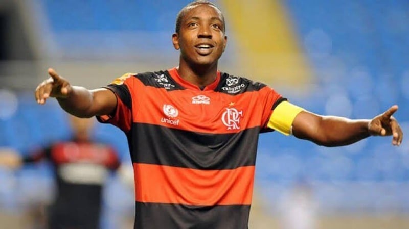 Renato Abreu acompanha treino do Flamengo em Orlando