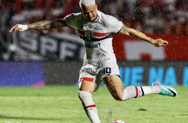 Foto: Rubens Chiri/Saopaulofc.net - Legenda: Luciano ainda sonha com quadrado mágico no São Paulo