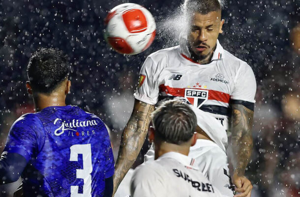 Na primeira partida do ano, o São Paulo, com um time-base já montado de 2023, estrou contra o Santo André, pelo Campeonato Paulista. O Tricolor venceu por 3 a 1, com gols de Lucas, Luciano e Diego Costa. O embate também marcou o primeiro jogo de Thiago Carpini no comando técnico do clube. - Foto: Rubens Chiri e Paulo Pinto /São Paulo