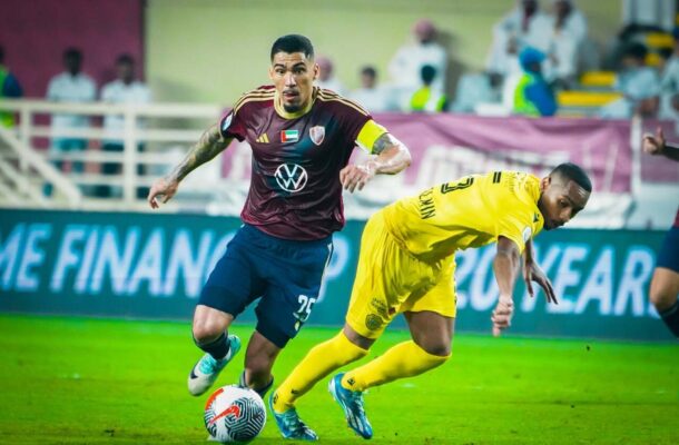 Foto: Divulgação/Al-Wahda - Legenda: Allan em ação pelo Al-Wahda