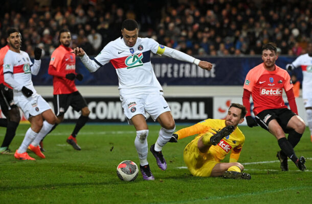 Foto: Divulgação / PSG - Legenda: Rotina no jogo. Por nove vezes os jogadores do PSG celebraram gols em cima do Revel 