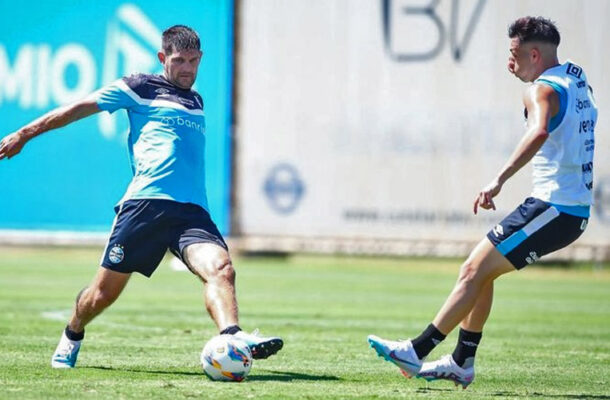 Foto: Lucas Uebel / Gremio - Legenda: Geromel e Kannemann seguem no Grêmio nesta temporada