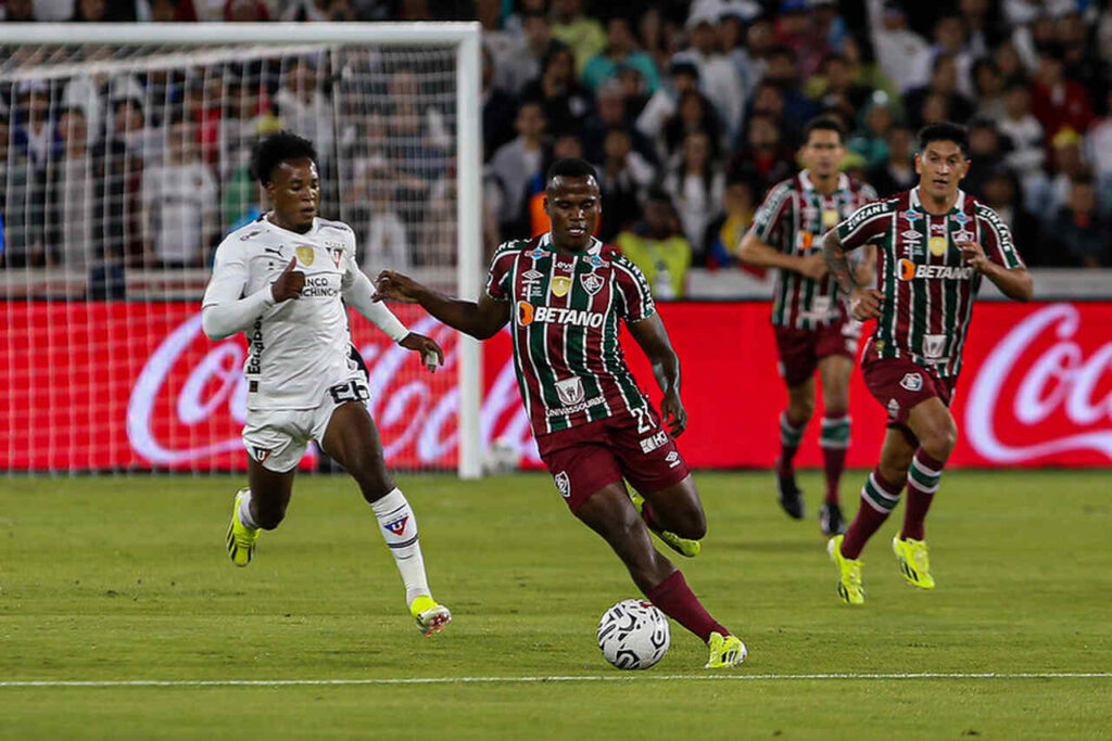 Fluminense perde para LDU no jogo de ida da Recopa