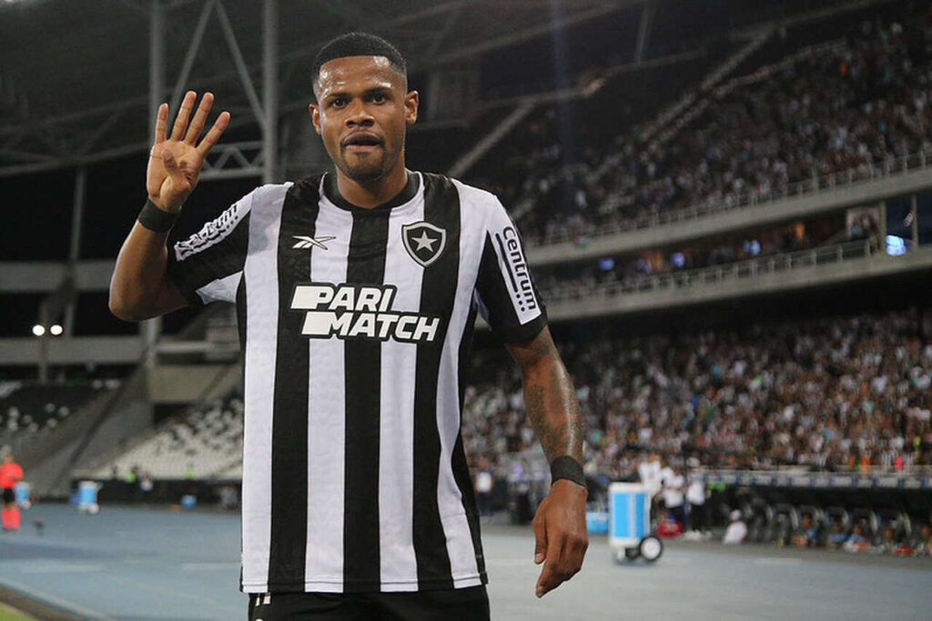 Botafogo e Bragantino se enfrentam no Nilton Santos