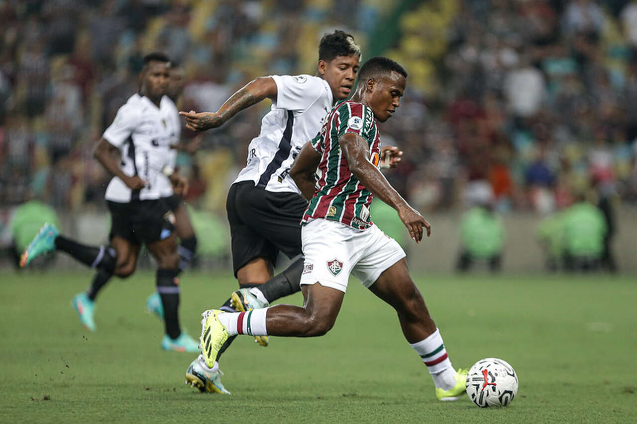 Atuações do Fluminense contra a LDU: noite de Arias, noite de taça